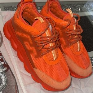 Versace chain réaction orange